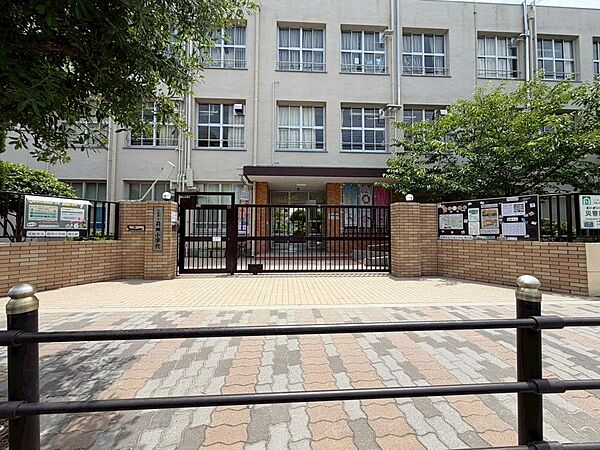 苅田小学校まで徒歩約７分