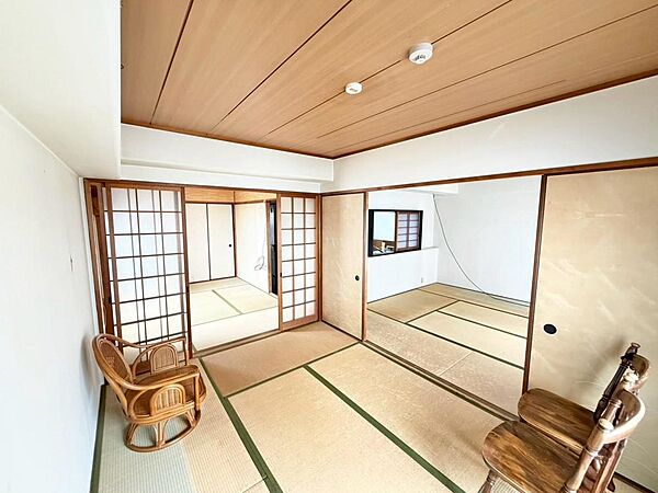 南・北・西向きの三方角部屋！日当り・通風良好♪たっぷりの陽光に包まれる明るい住まいに気持も明るくなりますね♪