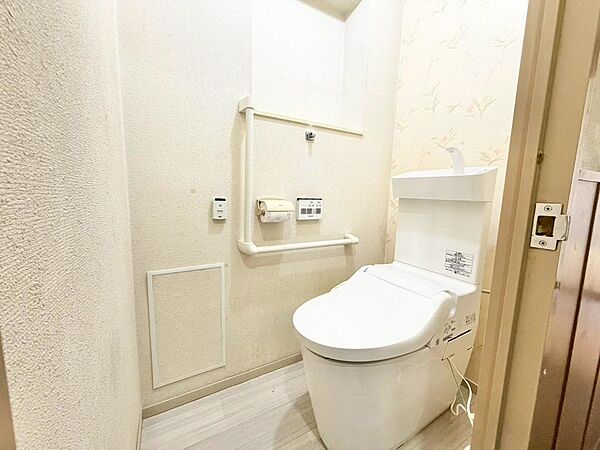 温水洗浄便座ですので、寒い日も温かい便座で安心して使用していただけますよ！