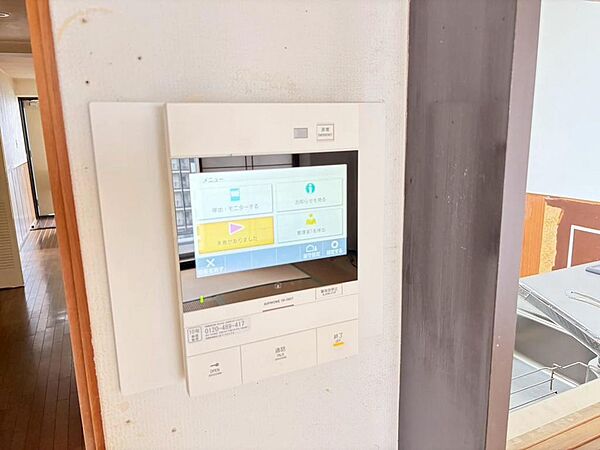 ＴＶモニター付きインターホンですので、突然の来客時にも外の様子が確認できて安心です♪