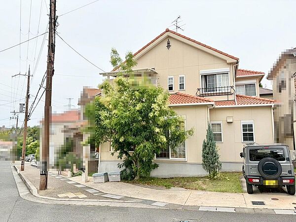 住宅地内には児童公園７か所、光明池遊歩道まで徒歩１分♪緑豊かな住宅地で季節の移ろいを身近に感じられますね♪