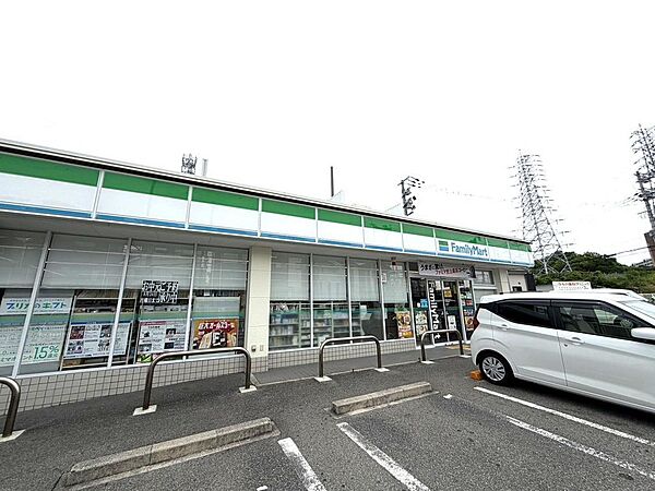 ファミリーマート光明池南店まで徒歩９分