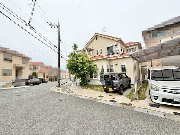 ファミリーマート光明池南店まで徒歩９分！ちょっとしたお買い物に便利ですね！