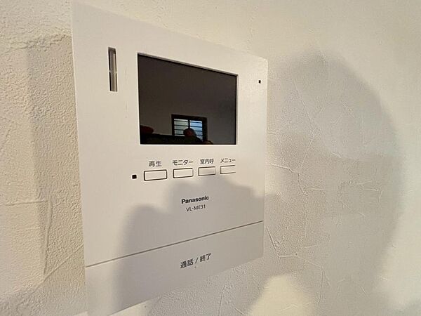 防犯設備として欠かせないTVモニター付きインターフォンがあります♪