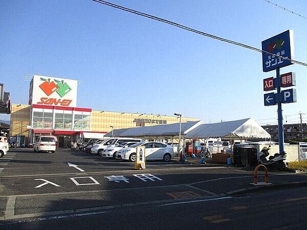 サンエー山直店まで徒歩２０分