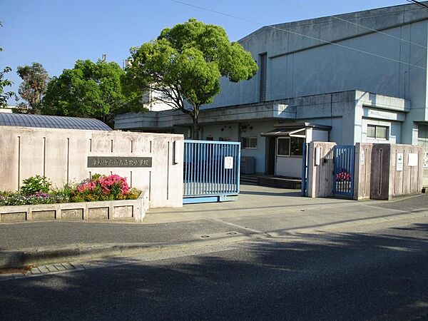 岸和田市立山直北小学校まで徒歩１７分