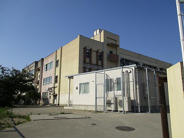 岸和田市立山直中学校まで徒歩１５分