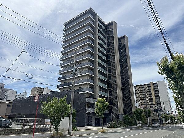 各居室に収納有りますので、収納場所に困らず綺麗な室内をたもてますね♪ウォークインクローゼットもあるので、たくさん収納できます♪