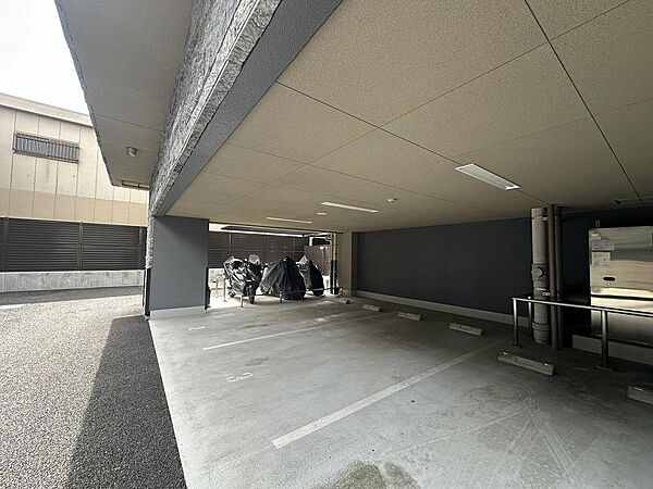 駐輪場に屋根があるので、雨の日に自転車が濡れにくく嬉しいですね♪