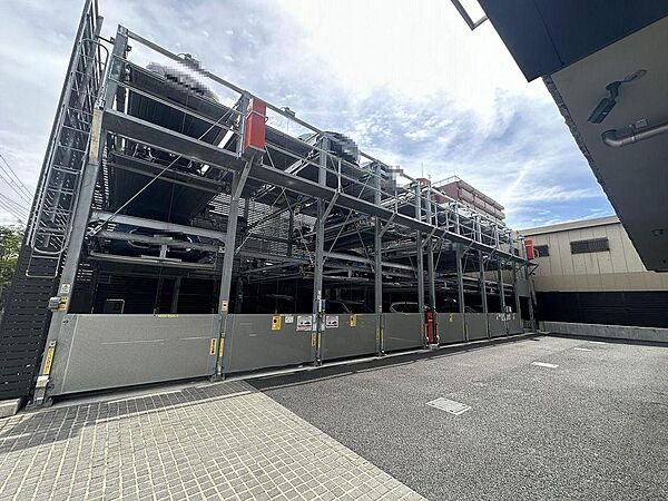 敷地内駐車場空きありますよ（月額12000円）※要確認！愛車の置き場所に困りませんね♪