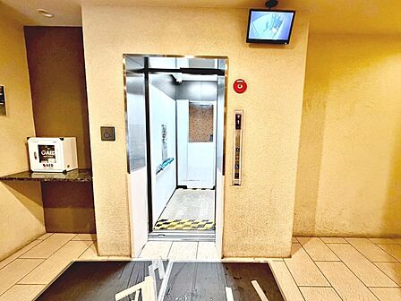 【エレベーター付】モニター付きのエレベーターがあります。利便性はもちろん安全性も高いマンションです。