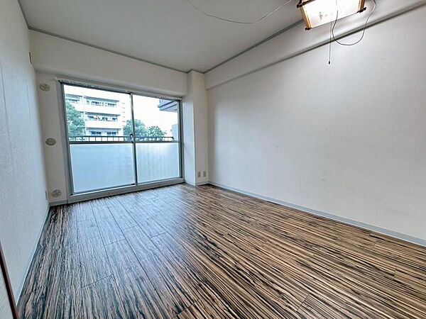 全室クロス張替え・フロアタイル張替えますよ！綺麗な壁や床で室内が明るくなりますね！爽やかな気分でお過ごしいただけますよ♪