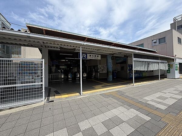 JR阪和線「津久野」駅までバス乗車７分、バス停「毛穴なかよし橋」徒歩２分