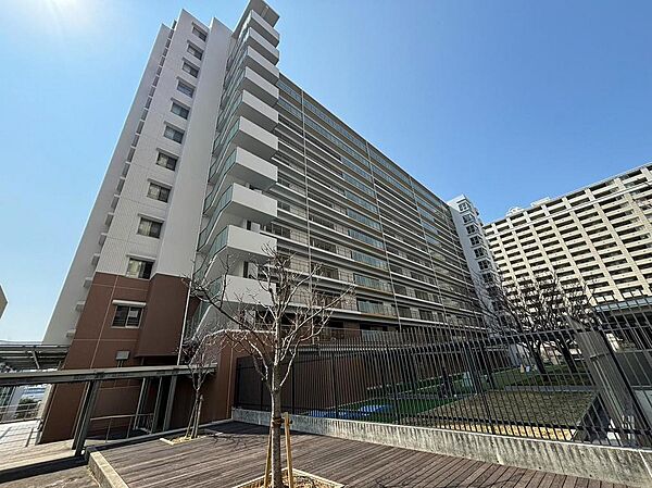 南西面バルコニーですので、洗濯物が良く乾きますね！ゆとりあるバルコニーですので、洗濯物が多い日も安心ですね♪