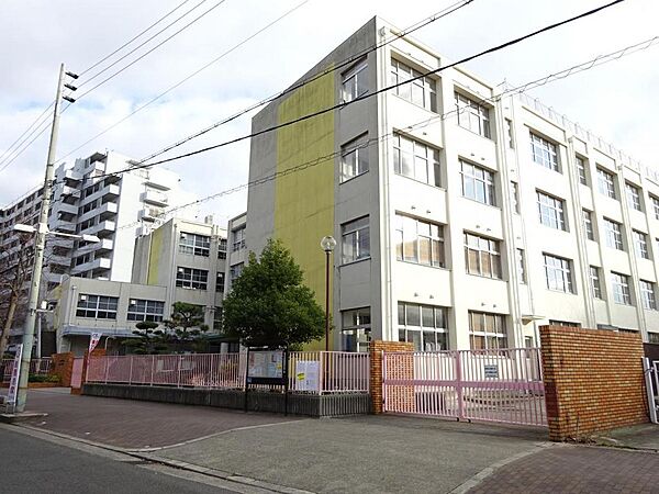 大阪市立南港桜小学校まで徒歩２０分