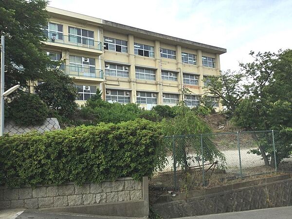 和泉市立石尾中学校まで徒歩３１分