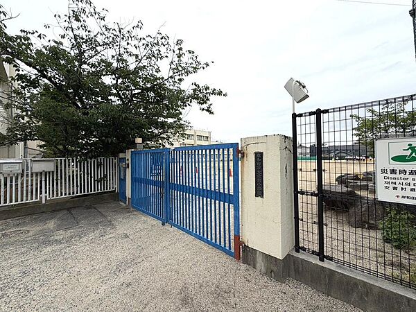 常磐小学校まで徒歩１３分