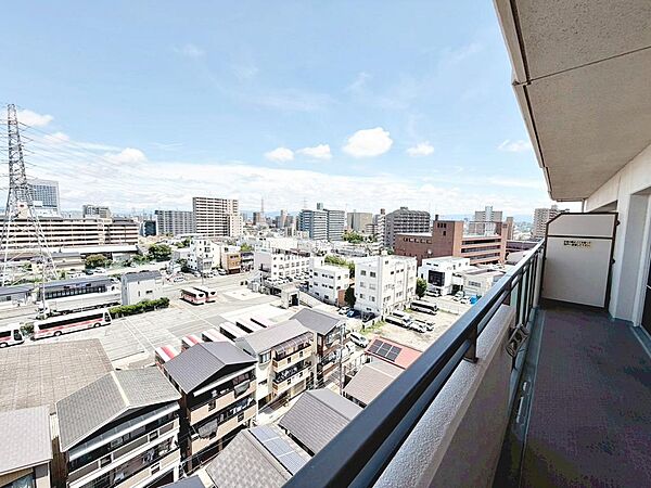 【現地からの眺望】９階部分ですよ！通風・眺望良好ですので、爽やかな気分でお過ごしいただけますよ！