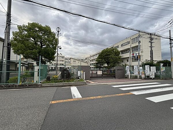 堺市立東百舌鳥小学校まで徒歩１２分