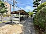 その他：駐輪場に屋根があるので、雨の日に自転車が濡れにくく嬉しいですね！
