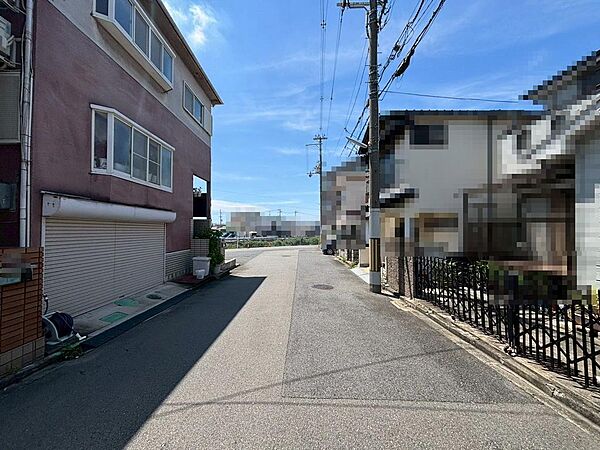 【前面道路約６ｍ】前面道路幅が広く開放感がございます♪