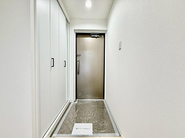 【玄関】ゆとりの玄関ですよ！シューズボックスございますので、散らかりがちな玄関も片付きますね！