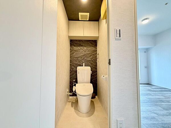 【トイレ新調】温水便座洗浄便座ですので、寒い日も温かい便座で安心して使用していただけますよ！