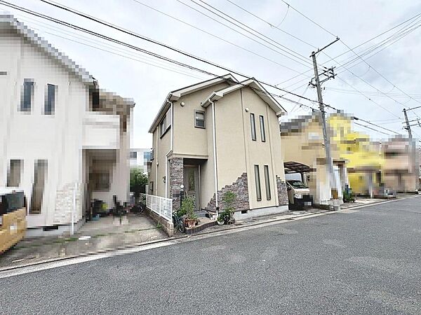 【和室あります】一息つく時の癒しの空間や客間にも使えますね♪リビングの横にあるので、お子様のお昼寝場所にも良いですね♪