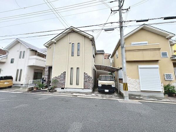【駐車場】カーポート付駐車場ございますよ！雨の日も愛車が濡れにくく嬉しいですね♪