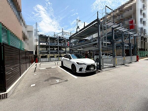 【駐車場】敷地内駐車場（月額：5000円～20000円）ございますよ！空き状況確認必要です！担当までお問い合わせください！