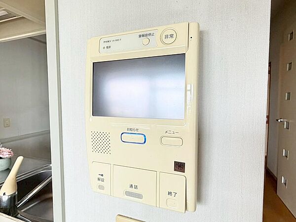 【TVモニター付きインターフォン】防犯設備として欠かせないTVモニター付きインターフォンがあります♪