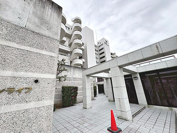 サンプラザまで徒歩６分♪ダイエーまで徒歩９分♪コムボックスまで徒歩１２分♪お買い物に便利な立地ですね♪