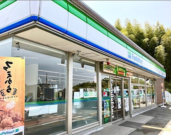 ファミリーマート和泉光明台店まで徒歩９分