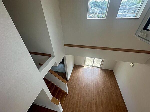 【吹抜ございます】自然光の良く入る癒しのお住まい♪天井が高く開放感のあるお住まいをぜひ現地でお確かめください！