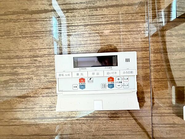 給湯設備はオートバス、追炊き、呼び出し機能付きです。
