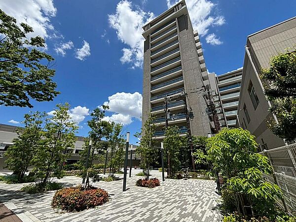 ワイドバルコニーです！お洗濯物やお布団を気持ちよく干せそうです♪スロップシンク付きですので、バルコニーのお掃除にも便利ですね！