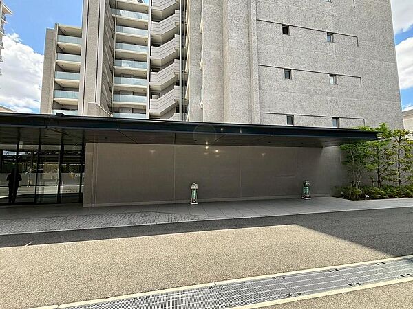 各居室に収納有りますので、収納場所に困らず綺麗な室内をたもてますね♪たくさん収納できます♪