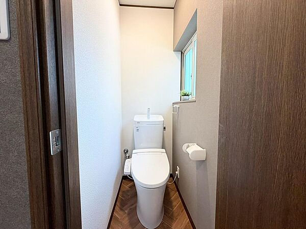 【トイレ新調済】トイレ１階と２階の２ヶ所あります！忙しい朝や家族の多いご家庭も安心ですね♪
