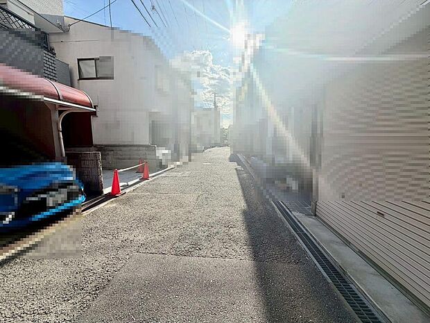 【シャワー付洗面台で寝ぐせ直しも楽々♪】ゆとりのある洗面室ですよ!朝の身支度もスムーズにできますね♪
