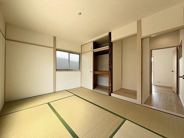全和洋室に収納ありますよ！家族の思い出も大切にしまっておけますね♪