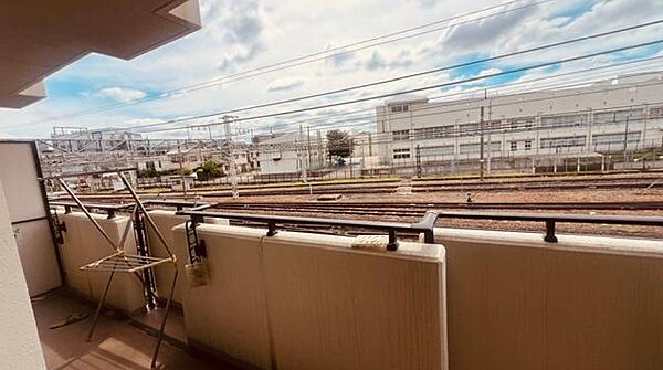 【２面引き回しバルコニー】開放感のあるバルコニーです♪お洗濯も楽々快適に干せますよ♪