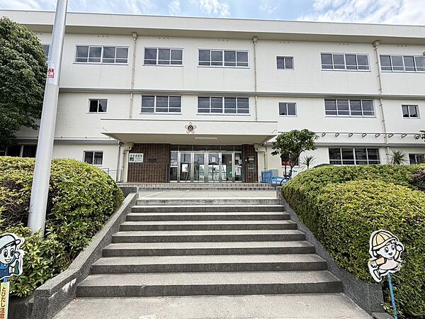 堺市立向丘小学校まで徒歩８分