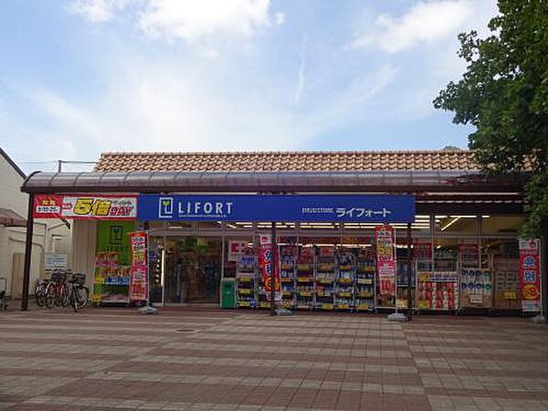 ドラッグストアライフォート南港店まで徒歩６分