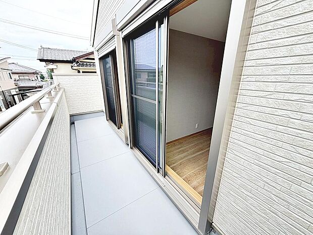 2部屋に面したバルコニーですので、家事の効率も上がりますね!