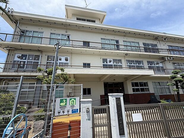 黒山小学校まで徒歩10分