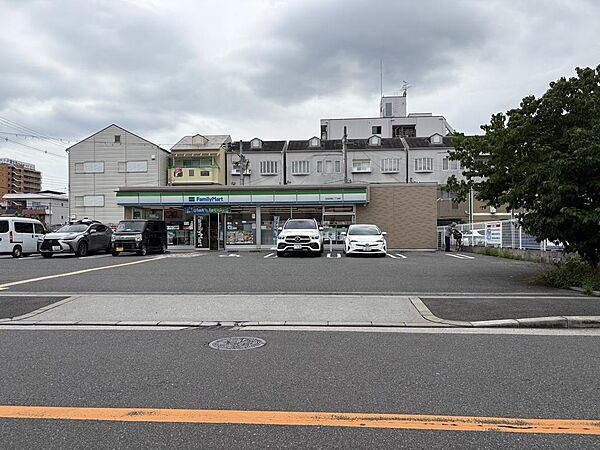 ファミリーマート住吉苅田２丁目店まで徒歩２分