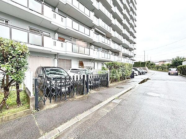 専用使用権付駐車場あります！愛車の置き場所に困りませんね！