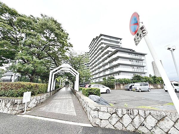 現地見学当日から承っております♪現地周辺の環境や、駅までの道のりなど周辺環境も合わせてご確認いただき、ぜひご検討ください！