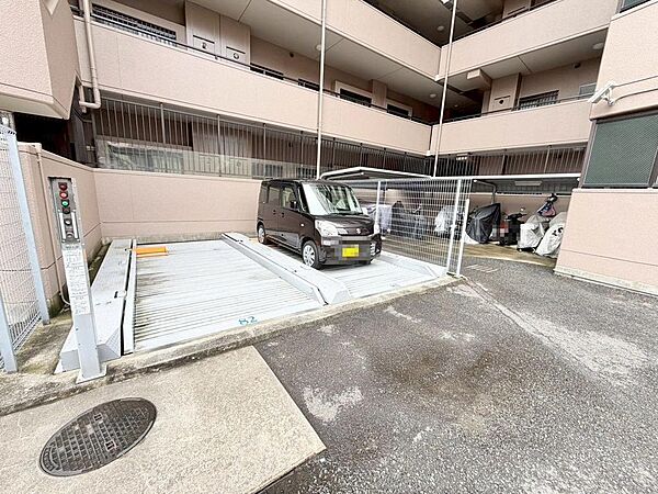 セブンイレブンまで徒歩４分♪ドラッグセイムスまで徒歩１２分♪イオンタウン諏訪の森まで徒歩２０分♪お買い物に便利な立地ですね！