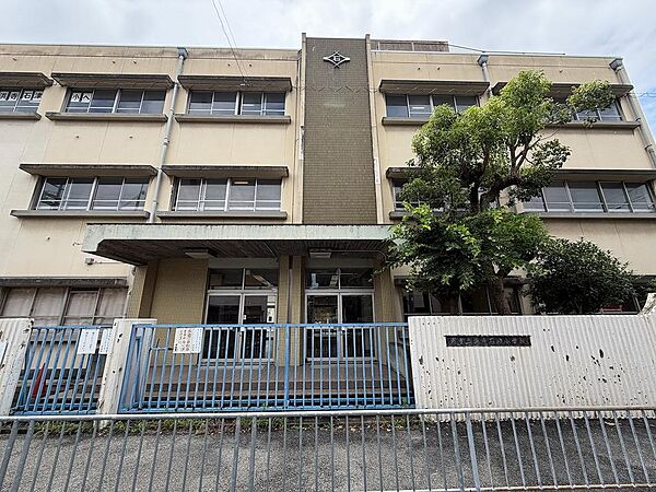 浜寺石津小学校まで徒歩１０分